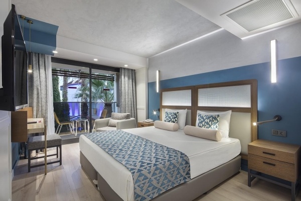 Trendy Side Beach 16+ ****