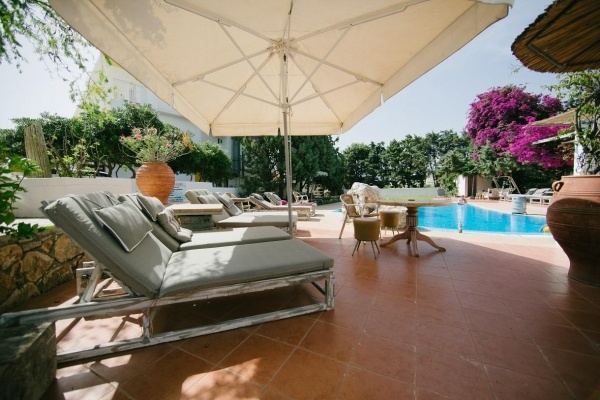 Gorgona Studios ***, Görögország