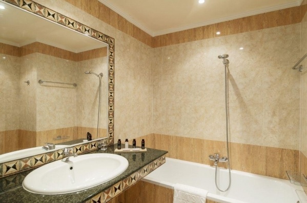 Canvas By Mitsis Petit Palais  ****