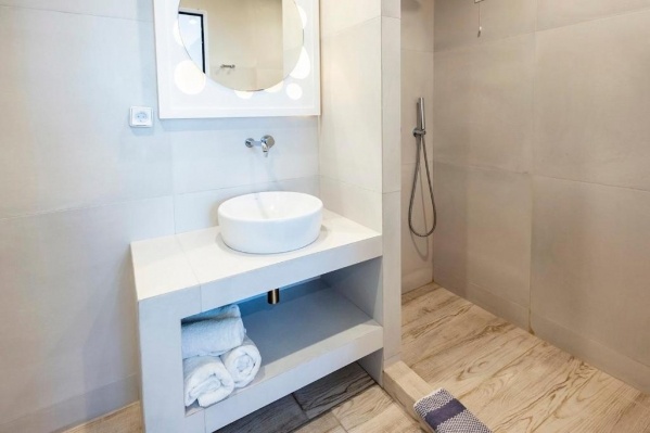 Smy Mediterranean White- Adults Only ****