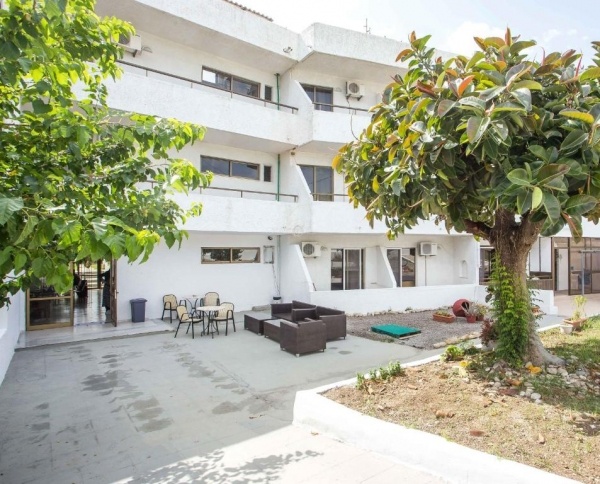 Nikos BNB Aparthotel RE, repülővel