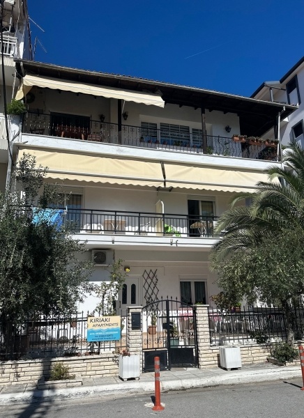 Kyriaki apartmanház, busszal