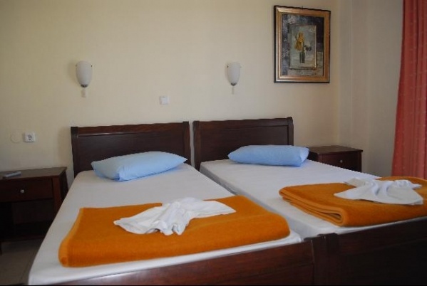 Orfeas Apartmanház, busszal