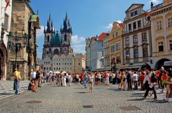 Száztornyú Prága, busszal