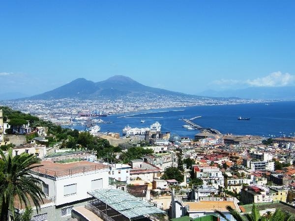 A Nápolyi-öböl kincsei, repülővel