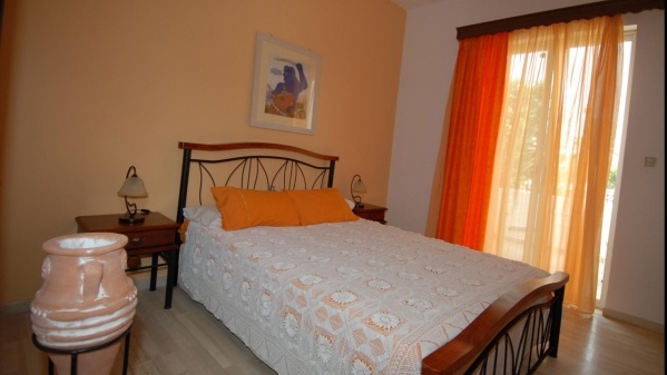 Ibéria Apartman (Busz)