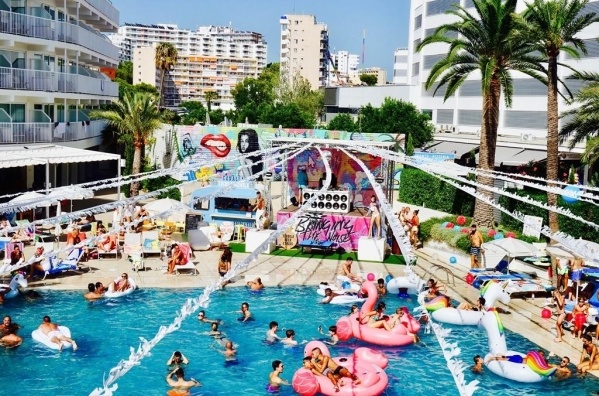 SOL HOUSE THE STUDIO ****