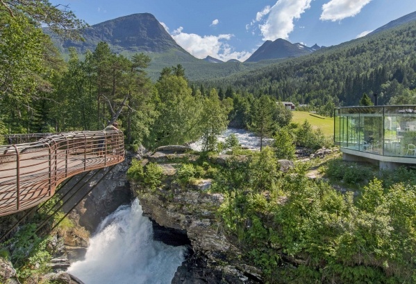 Csoportos hajóút: Norvég fjordok és az éjféli nap