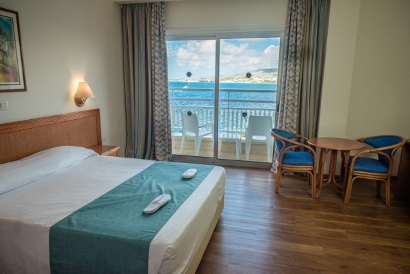 Cynthiana Beach Hotel ***