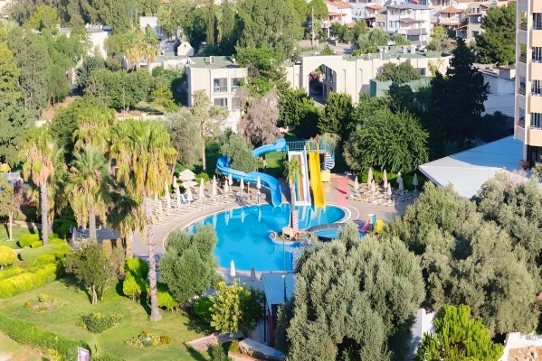 THE HOLIDAY RESORT ****