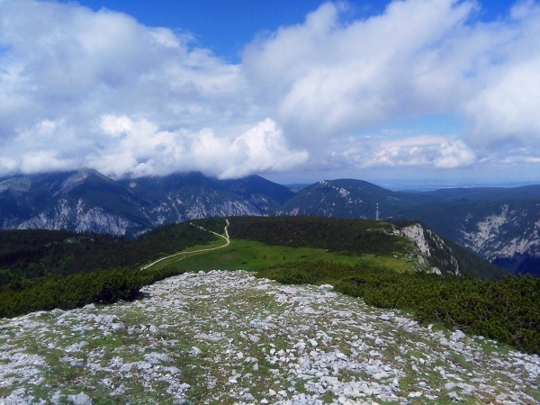 Rax és a smaragd folyó völgye