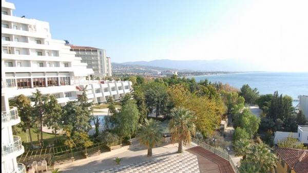 Arora Hotel**** (Busz)