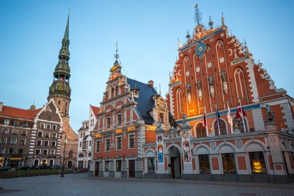 Baltikum ölelésében, repülővel