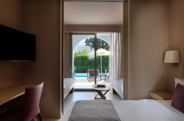 ATLANTICA AKTI ZEUS ****