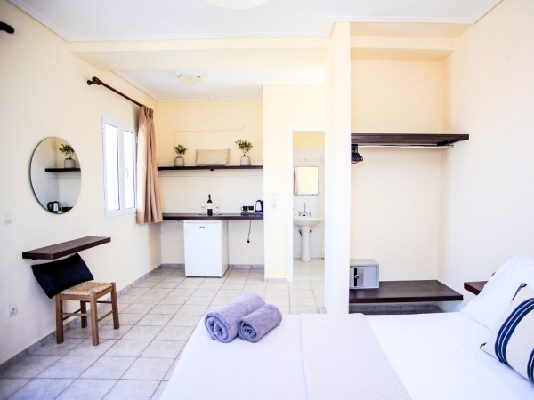 Liberatos Village *** ÖE, repülővel