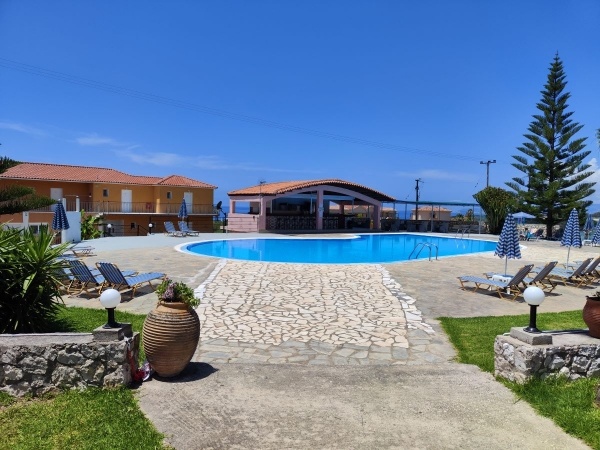 Bessies Village ** ÖE, repülővel