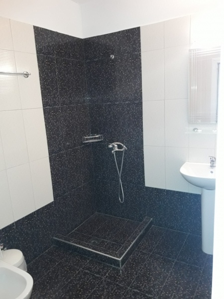 Wienna apartmanház, busszal