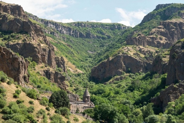 KAUKÁZUS GYÖNGYSZEMEI