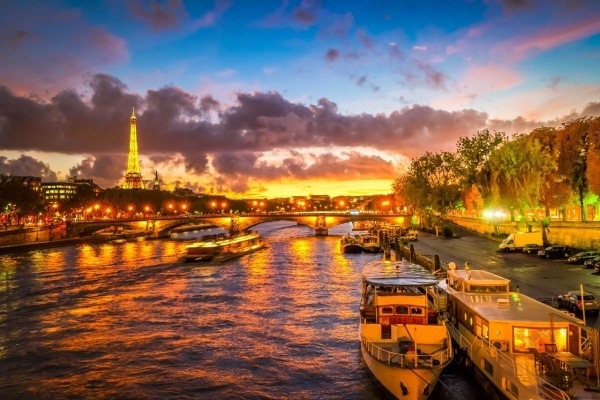 PÁRIZS - MESTERMŰVEK ÉS FESTŐÓRIÁSOK NYOMÁBAN