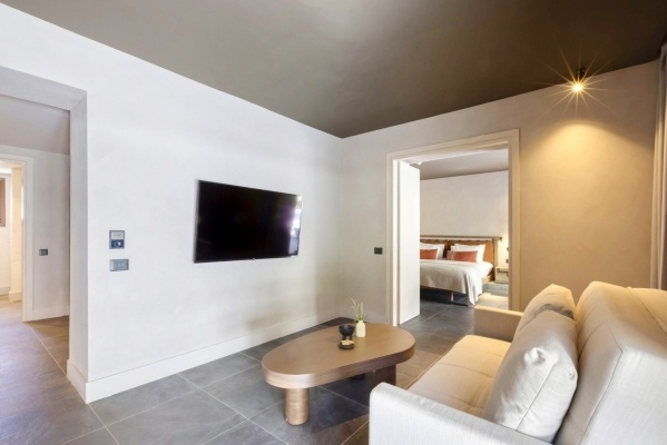 AULUS LINDOS RHODES, CURIO COLLECTION BY HILTON *****