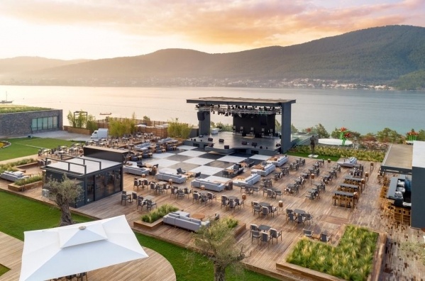 LUJO ART & JOY *****