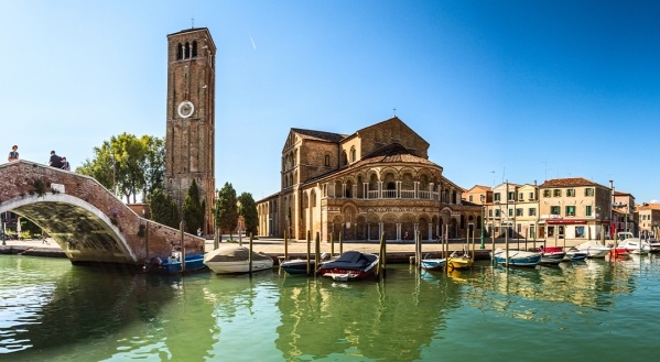 Lagúnák, templomok, szerelmek