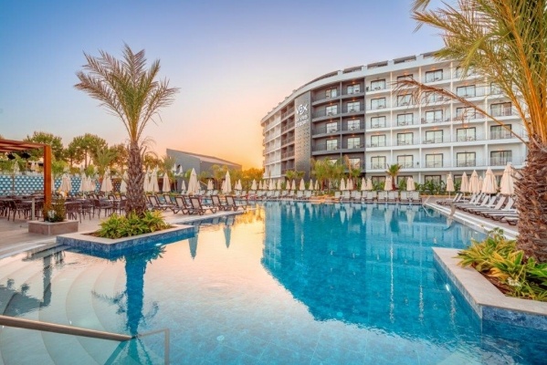 Vox Maris Resort***** -UAI 16+, repülővel