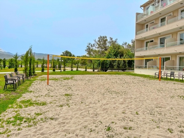 ANGELA BEACH FAMILY DELUXE ****